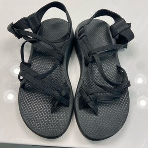 Chaco’s black Z2 size 7